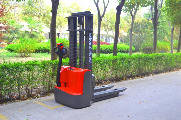 湖南榮洲機械設備有限公司,移動式升降平臺價格,湖南升降貨梯,塑料托盤批發(fā),固定式升降平臺,曲臂式升降平臺,汽車尾板,全電動叉車