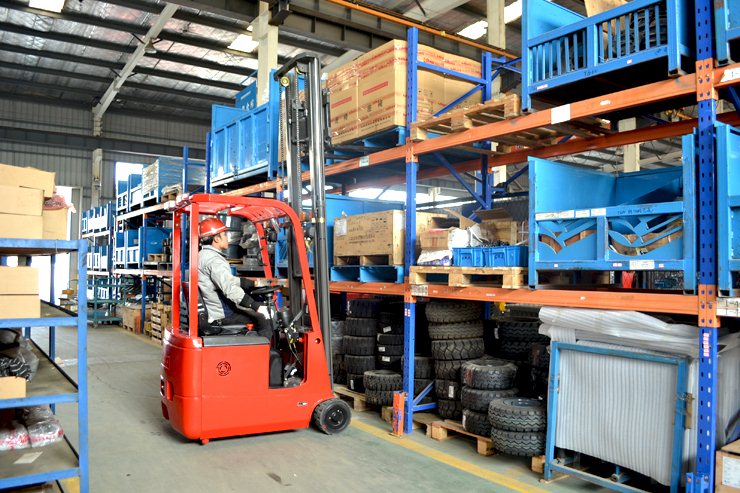 湖南榮洲機(jī)械設(shè)備有限公司,移動(dòng)式升降平臺(tái)價(jià)格,湖南升降貨梯,塑料托盤批發(fā),固定式升降平臺(tái),曲臂式升降平臺(tái),汽車尾板,全電動(dòng)叉車 湖南榮洲機(jī)械設(shè)備有限公司,移動(dòng)式升降平臺(tái)價(jià)格,湖南升降貨梯,塑料托盤批發(fā),固定式升降平臺(tái),曲臂式升降平臺(tái),汽車尾板,全電動(dòng)叉車