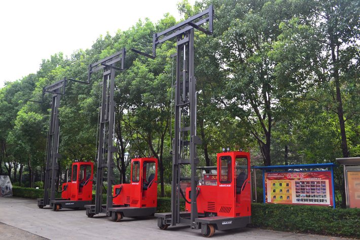 湖南榮洲機械設備有限公司,移動式升降平臺價格,湖南升降貨梯,塑料托盤批發(fā),固定式升降平臺,曲臂式升降平臺,汽車尾板,全電動叉車 湖南榮洲機械設備有限公司,移動式升降平臺價格,湖南升降貨梯,塑料托盤批發(fā),固定式升降平臺,曲臂式升降平臺,汽車尾板,全電動叉車